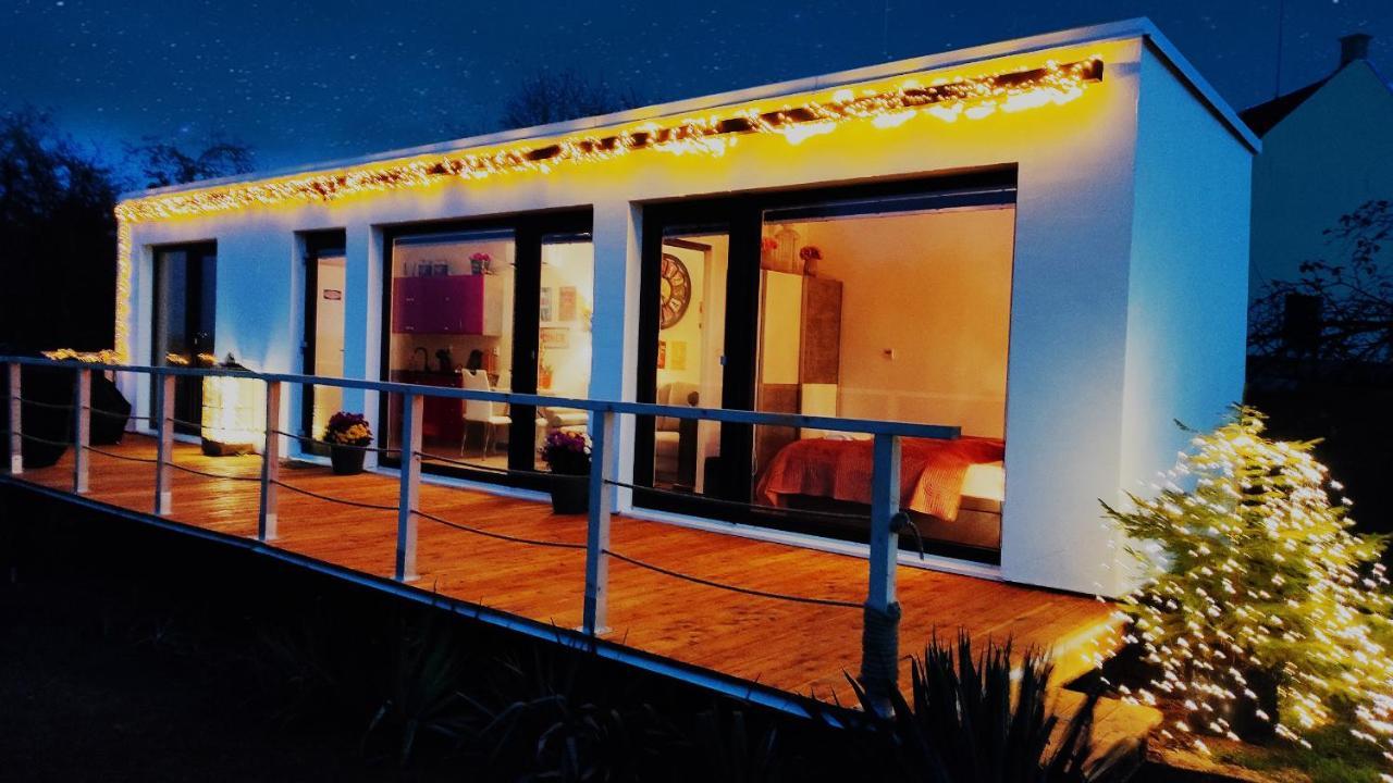 Ranch 66 - Moderni Tiny House Black Swallow Ve Stylu Route 66 Se Saunou A Bazenem Tršice 外观 照片