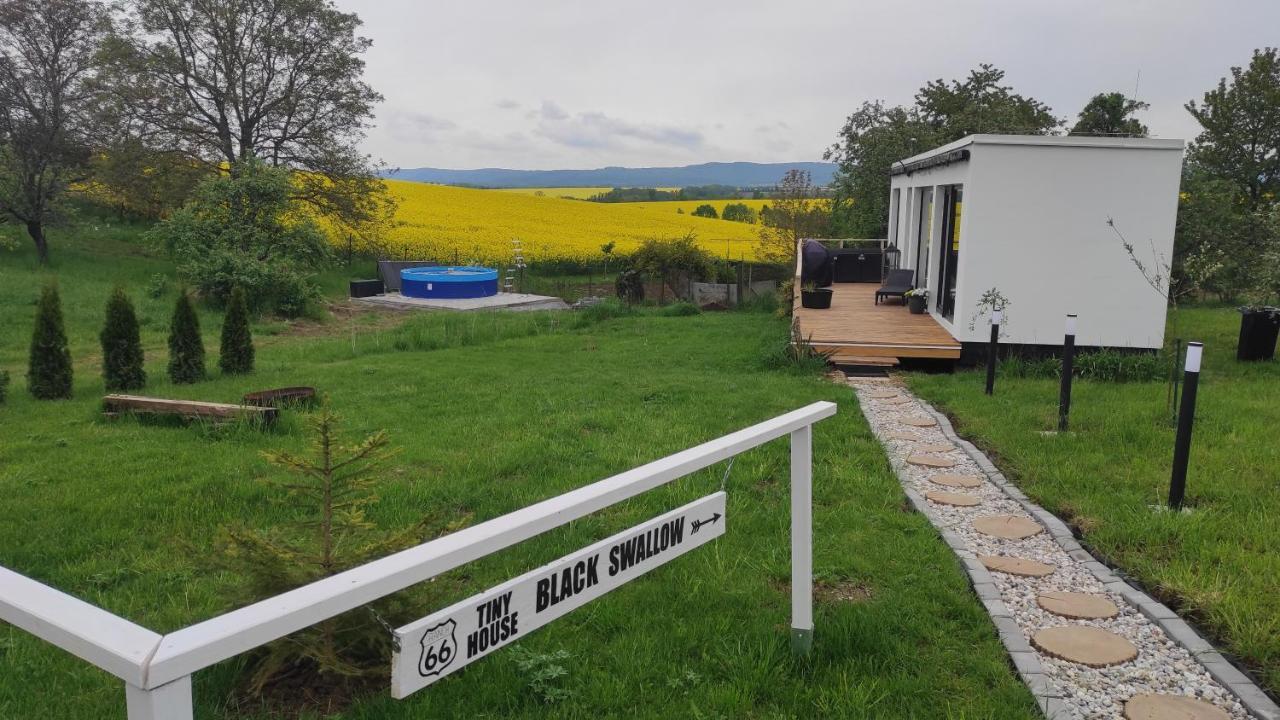 Ranch 66 - Moderni Tiny House Black Swallow Ve Stylu Route 66 Se Saunou A Bazenem Tršice 外观 照片