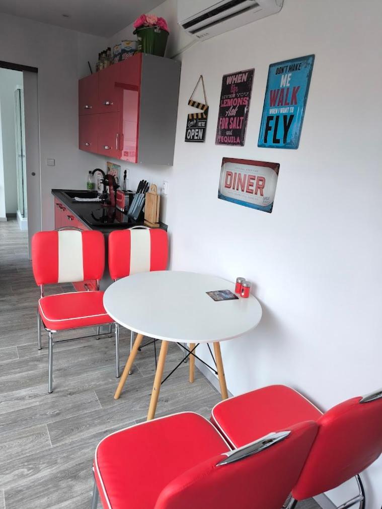 Ranch 66 - Moderni Tiny House Black Swallow Ve Stylu Route 66 Se Saunou A Bazenem Tršice 外观 照片