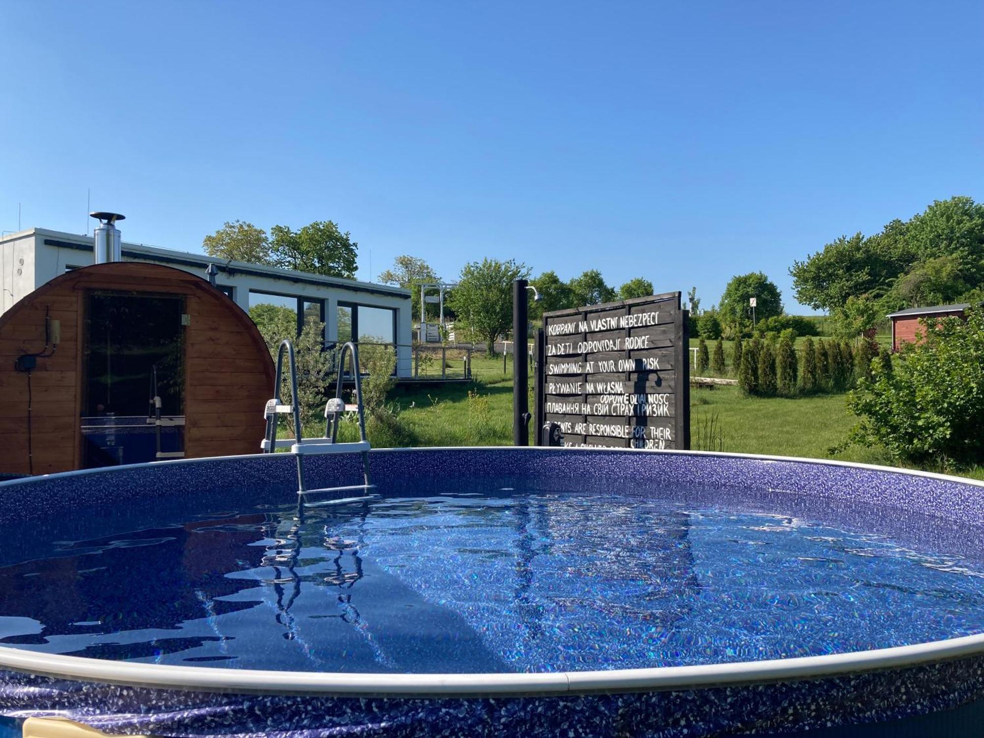 Ranch 66 - Moderni Tiny House Black Swallow Ve Stylu Route 66 Se Saunou A Bazenem Tršice 外观 照片